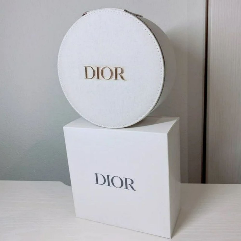Dior Round Vanity Case With Mirror + Raffia Clutch for @letteshop